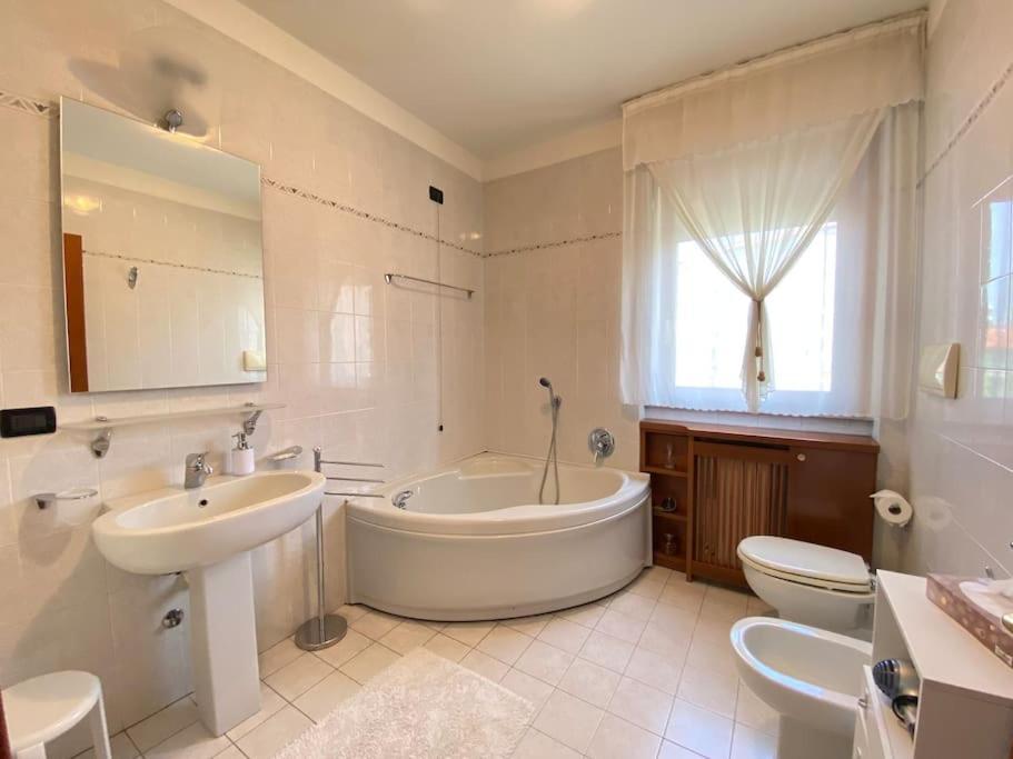 Apartment Incantevole - 15 Minuti Da Duomo + Wifi, Parking San Donato Milanese